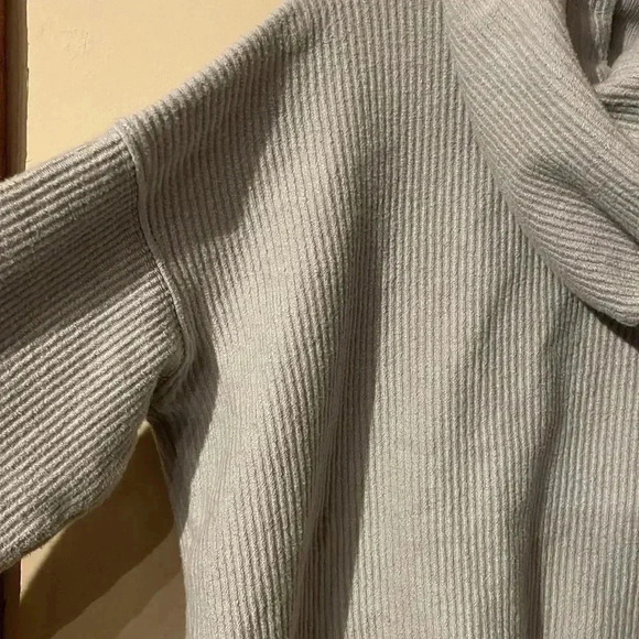 Aerie Women’s Small Ribbed Hoodie - Picture 8 of 9